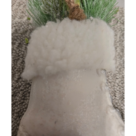 2 WHITE GLISTENING ICE SKATE CHRISTMAS HOLIDAY ORNAMENT W/WHITE FAUX FUR - Picture 8 of 8